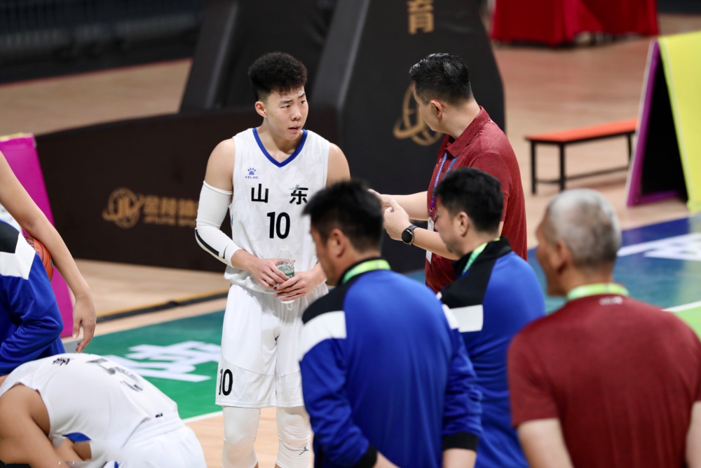  伤病潮侵袭豪门，板凳深度经受考验