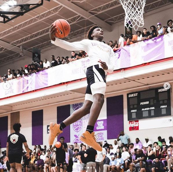  父子同台竞技书写篮球佳话