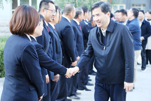  老兵传帮带见成效，更衣室凝聚战斗力