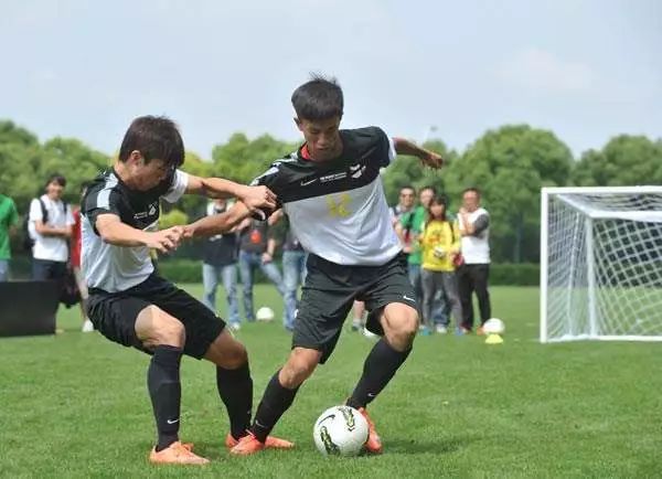  草根足球遍地开花，全民参与热情高涨