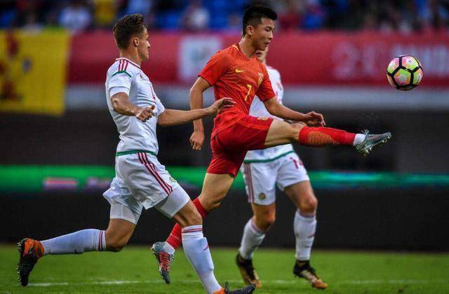  新星闪耀赛场，年轻前锋独中三元