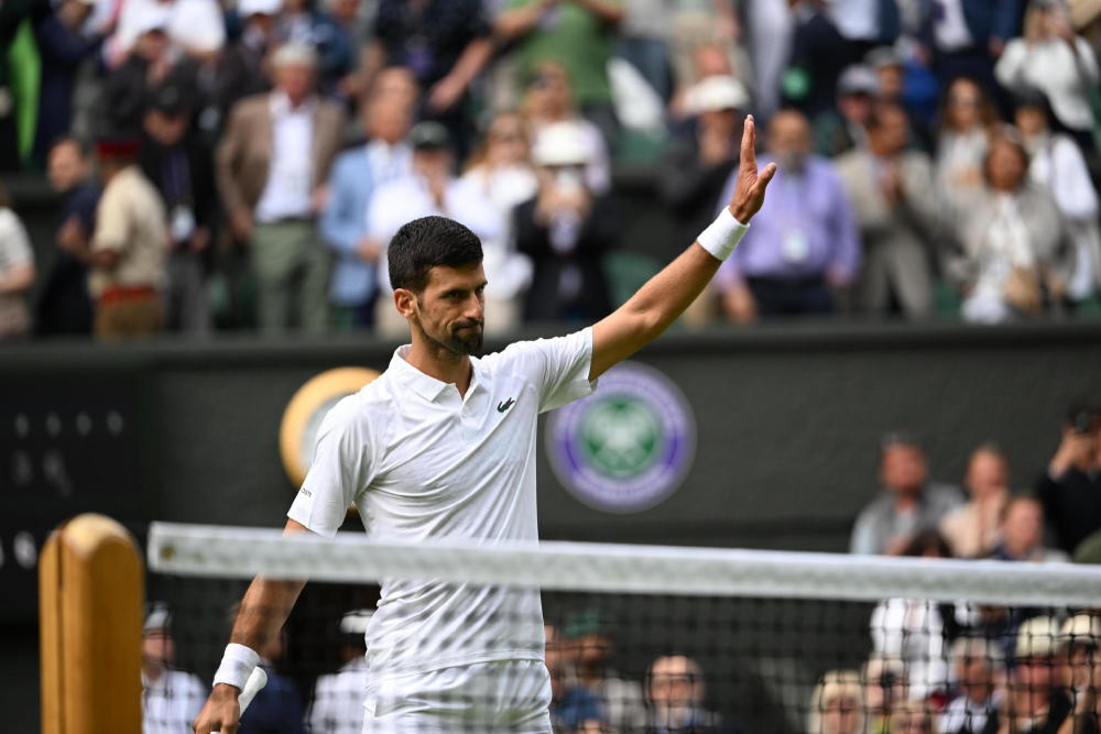  温网决赛激战正酣，德约科维奇强势冲击三连冠